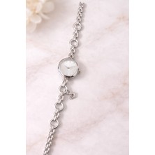 Gümüş Renk Beyaz Kadran Charm Detaylı Lüks Kadın Saat