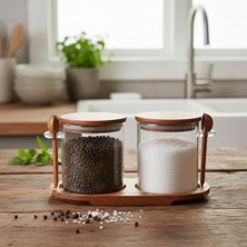 Ecosell Akasya Standlı Kapaklı Kaşıklı 2'li Cam Baharat ve Tuzluk Seti | Hava Geçirmez Doğal Ahşap Kapaklı Baharatlık | Modern Masaüstü Tuzluk Biberlik Seti | Kahve, Şeker, Bitki Kavanozu