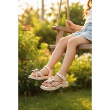 Enoch Kelebek Figürlü ve Taşlı Şerit Detaylı Rugan Kız Çocuk Sandalet