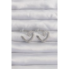 Nemere Pirinç Gümüş Renk Zirkon Taşlı Kıvrımlı Yarım Kalp Küpe - TJ-BKP9278