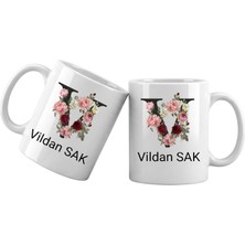 Liya Gift Collection V Harfli Kişiye Özel Isimli Porselen Kupa Bardak – Çiçekli Monogram Harf Tasarımlı Isim Yazılı Kişiselleştirilebilir Hediye Kupa