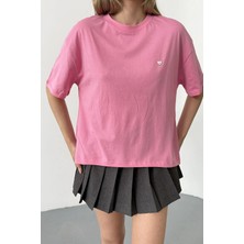 Giysa Kadın Bisiklet Yaka Kalp Kiraz Aksesuarlı %100 Pamuklu T-Shirt Pembe - 26Y 26521