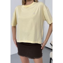 Giysa Kadın Bisiklet Yaka Kalp Kiraz Aksesuarlı %100 Pamuklu T-Shirt Sarı - 26Y 26521