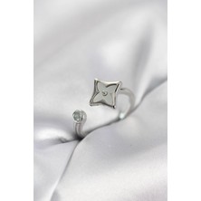 Eco Lounge Gümüş Renk Köşeli Yonca Model Zirkon Taşlı Kadın Yüzük