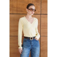 Cemo Kadın V Yaka Dantel Yaka Detaylı Uzun Kollu Fit Bluz