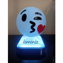 3D Dönüşüm Atölyesi Kişiye Özel Hediyelik Isimli Kalpli Öpücük Emoji Dekoratif LED Lamba - Adaptörlü - Mavi Işıklı
