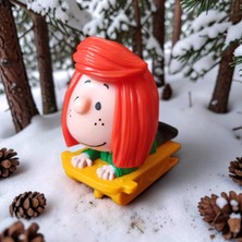 Hureggo Vintage ''peppermint Patty Kızak Kayıyor''çek Bırak Orijinal Figür Oyuncak & 7 cm