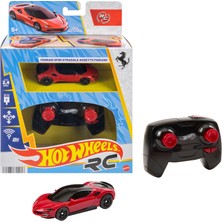 Hot Wheels® Uzaktan Kumandalı 1:64 Ölçekli Ferrari SF90 Stradale Assetto Fiorano Araç JGD09 | Pille Çalışan Uzaktan Kumandalı ve 1:64 Ölçekli Oyuncak Araba
