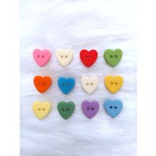 Zedhobi 24 Adet 13 mm Çift Delikli Karışık Renkli Kalp Figürlü Düğme