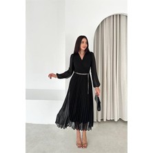 Neşeli Butik Kadın Siyah Kruvaze Yaka Piliseli Midi Boy Şifon Elbise