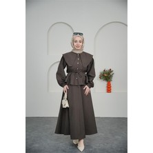 Neşeli Butik Kadın Kahverengi Pelerin Yaka Etekli Tesettür Takım NBVQ3134