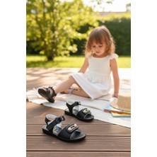 Enoch Inci Süslemeli Metal Tokalı ve Pullu Fiyonk Detaylı Şık Kız Çocuk Sandalet