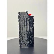 Nomika Design Orta Parmak Çakmak Hediyelik - Koleksiyonluk | Gotik Barok Tasarım | Çakmak Dahil