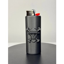 Nomika Design Hasır Şapkalı Korsan Çakmak Koleksiyonluk - Hediyelik | Anime Temalı | Siyah | Çakmak Dahil