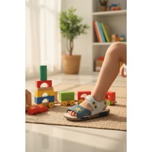 Enoch Yıldız Figürlü Kabartma Detaylı ve Çift Bantlı Şık Çocuk Sandalet