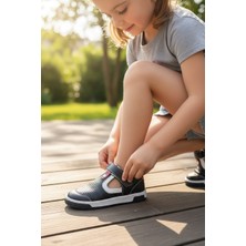 Enoch Perfore Delikli Modern Kesim ve Güvenli Bant Detaylı Çocuk Sandalet