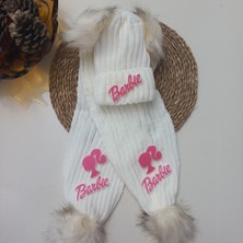 Mars Baby Kız Bebek Çocuk Barbie Figürlü Krem Çift Ponponlu Atkı Bere Takımı