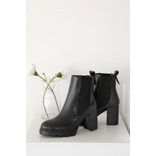 Meral Özgenç Kalın Topuklu Bot