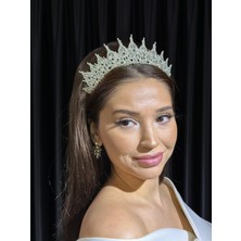 Özbience Şık ve Zarif Taç, Özel Günlerinizin En Güzel Tamamlayıcısı