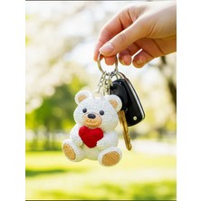 Örgü Deseli Kalp Tutan Beyaz Ayıcık Anahtarlık - Sevimli Hediye