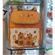 Ada Çanta Kırtasiye Beslenme Çantası Capybara Figürlü Ön Cepli Izoleli Sıcak Soğuk Koruma Geniş Kapasiteli AD14005