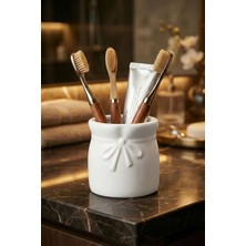 Özbience Beyaz Diş Fırçası Tutucu, Pratik ve Şık Aksesuar