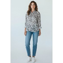 Kadın Zebra Desenli Gömlek – Rahat Kalıp Günlük Şık Uzun Kollu Gömlek