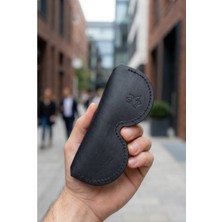 Oh Deer Leather Hakiki Pueblo Deri Gözlük Kılıfı – Minimal ve Dayanıklı Tasarım – Siyah – Unisex