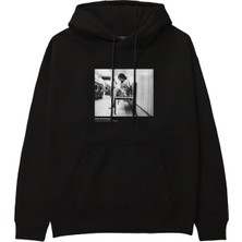 The Lucid Lab Amy Winehouse At The Laundromat 2004 Hoodie - Siyah
