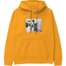 The Lucid Lab Amy Winehouse At The Laundromat 2004 Hoodie - Turuncu