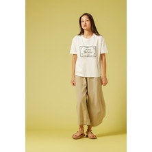 Nisan Triko Organze Nakış Detaylı T-Shırt