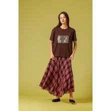 Nisan Triko Organze Nakış Detaylı T-Shırt