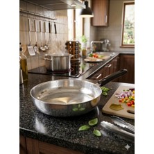 abnturk 21 cm Çap, 5 cm Derinlik ,hızlı Isınır, Tam Kıvamında Pişirir: Yüksek Iletkenlikli Alüminyum Tava.