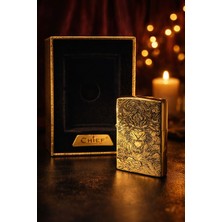 Chief Full Pirinç Benzinli Çakmak Kaplan Detay Ön Yüz Pençe Desen Arka Tasarım Premium Metal