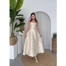 Moda Durağı Saten Jakarlı Tasarım Kloş Straplez Elbise Gold
