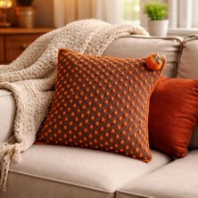 Pitaya Sanat Balkabağı Detaylı Turuncu Noktalı El Yapımı Dekoratif Yastık (40×40 Cm)