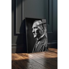 Ahsen resim çerçeve Atatürk - Siyah Beyaz Dikey Duvar Dekoratif Cam Tablo
