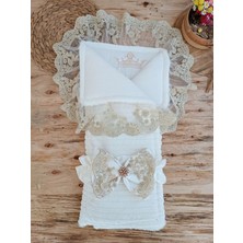 DMR Elegance Yenidoğan Beyaz Wool Yün Kumaş Taç Nakışlı Trilüks Kundak Bebek Battaniyesi Beyaz