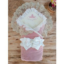 DMR Elegance Yenidoğan Wool Yün Kumaş Taç Nakışlı Güpür Duvaklı Fiyonk Prizma Taş Unisex Kundak Bebek Battaniyesi Pembe