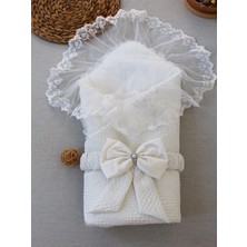 DMR Elegance Yenidoğan Erguvan Kenar Fistolu Kundak Bebek Battaniyesi Ekru