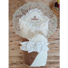 DMR Elegance Yenidoğan Wool Yün Kumaş Taç Nakışlı Güpür Duvaklı Fiyonk Prizma Taş Unisex Kundak Bebek Battaniyesi Kahverengi