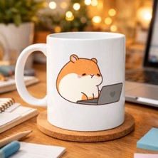Urfakent Laptoplu Hamster Desenli Porselen Kupa Model 112 – Sevimli Çalışkan Hamster Tasarımlı Kahve Kupası , Ofis & Ev Için Tatlı Hediye