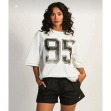 Nike Sportswear Street Women's Graphic Oversize T-Shirt Bol Kalıp Beyaz Kadın T-Shirt HV4972-121