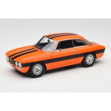 1:18 Norev 1973 Alfa Romeo 2000 Gtv