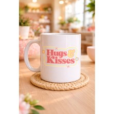 Epilons Model 30 – Hugs & Kisses Tasarımlı Porselen Kupa - Sevdiklerine Sıcacık Bir Mesaj