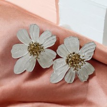 ALS Tasarım Dünyası Kadın Beyaz Renk Akrilik Model Çiçek Küpe En:5 Boy:5 cm