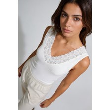 Şiir Kayes Slim Fit Dantel V Yakalı Kolsuz Ajurlu Kadın Top & Bluz - Siyah