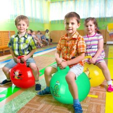 İsmiyle Al Kulplu Zıplama ve Pilates Topu