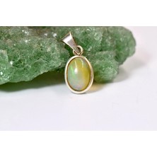 Doğaltaş Gümüş Opal Kolye – Işıltılı Renk Oyunları ve Zarif Şıklık