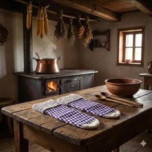 Robotel El Örmesi Mor-Beyaz Pötikare Desenli Yün Tuşeli Çorap